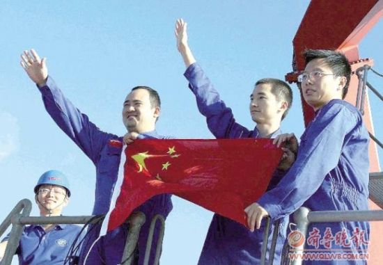 蛟龙号潜航员的深海生活